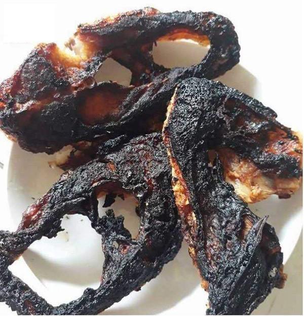 Nhìn thôi đã muốn bỏ đũa trước các pha rán cá nát bét của hội chị em đoảng-5