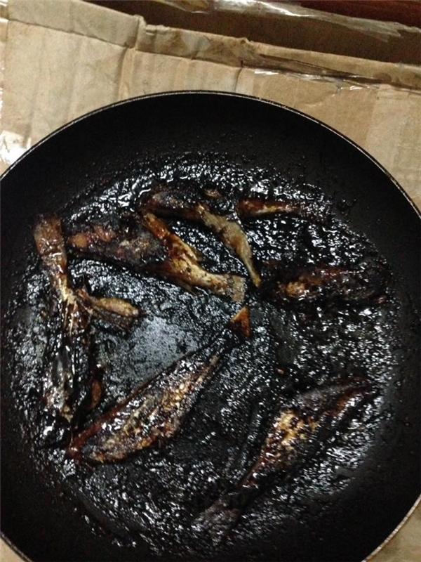 Nhìn thôi đã muốn bỏ đũa trước các pha rán cá nát bét của hội chị em đoảng-9