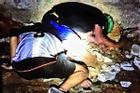 Kinh hoàng 2 thi thể nam giới nằm úp mặt dưới gầm cầu ở Bình Dương