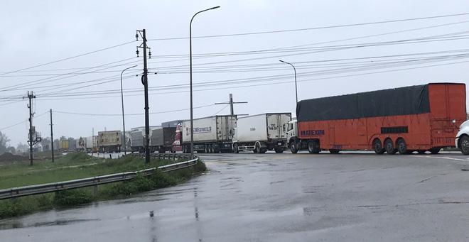 Quốc lộ 1A qua Hà Tĩnh ngập sâu, hàng trăm chiếc xe chôn chân tại chỗ-8