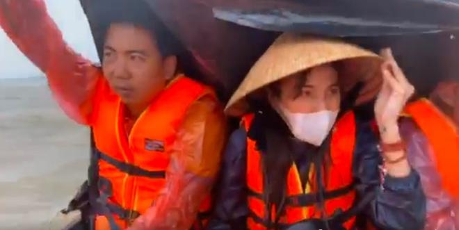 Thủy Tiên: Đi trên quốc lộ 1A mà tưởng đang ở giữa biển-3