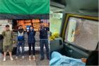 Xe từ thiện của Hòa Minzy bị người dân ném đá vỡ kính