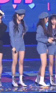 Mỹ nhân IZ*ONE gây tranh cãi vì xả rác ra sân khấu-2