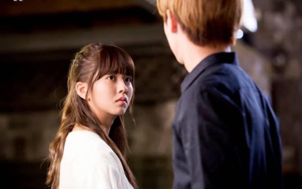 Về nhà bạn trai, vừa tặng bác gái món quà 20/10, tôi nhận cái tát trời giáng-3