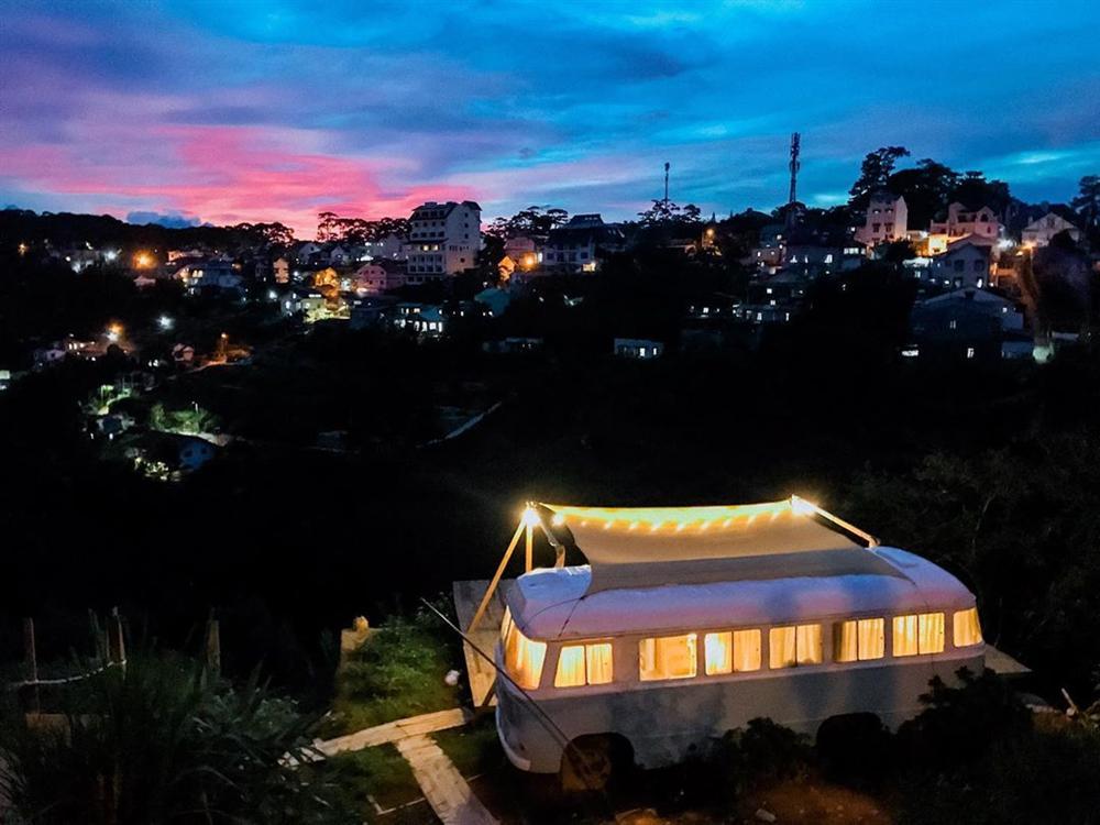 Trải nghiệm homestay trên xe ô tô cực thú vị ở Đà Lạt, muốn ở phải đặt thật sớm kẻo hết chỗ-2