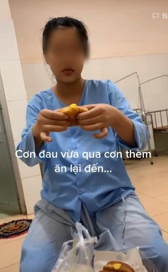 Khi cơn thèm ăn lấn át cơn đau đẻ, người phụ nữ vừa chịu đau vừa quất hết hộp bánh-2