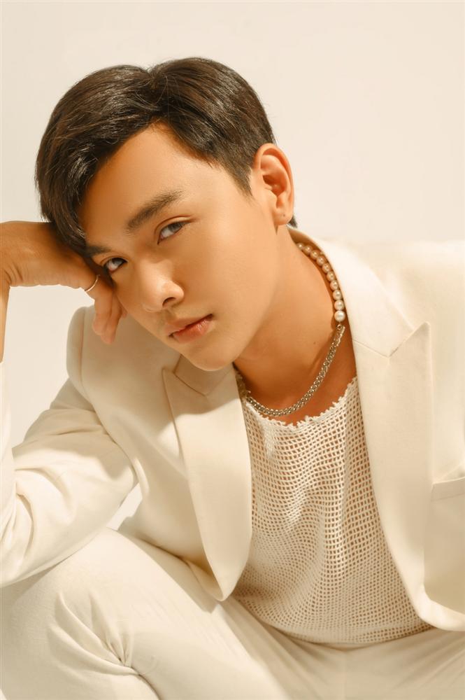 Nam diễn viên bật mí cảnh nóng quay 12 tiếng trong phim Chồng Người Ta-1