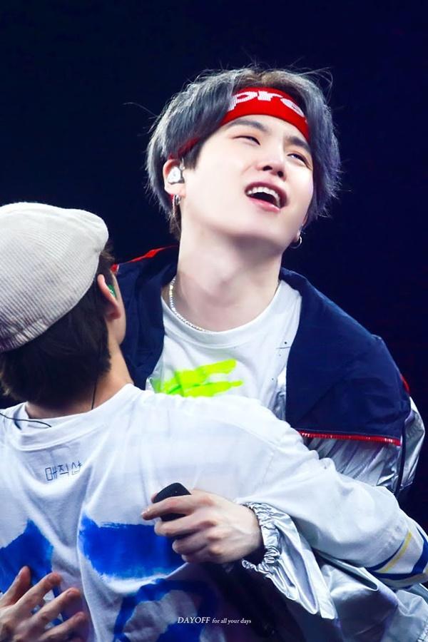 Hóa ra chân ái của Suga BTS lại chính là V mới ngạc nhiên!-9
