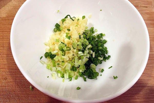 Tuyệt chiêu luộc gà và pha nước chấm bằng nước tương ngon mê mẩn-4