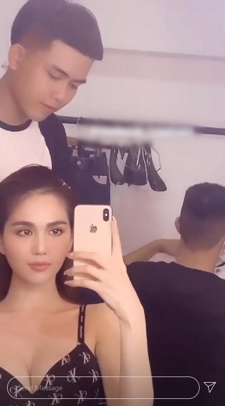 Ngọc Trinh vô tư quay clip thay nội y dù trong phòng nhiều đàn ông-3