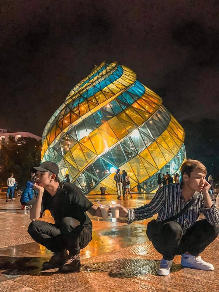 Bị hội bạn bùng kèo, 2 chàng trai cay cú quyết đi Đà Lạt cùng nhau làm bộ ảnh hài hước để trả thù-1