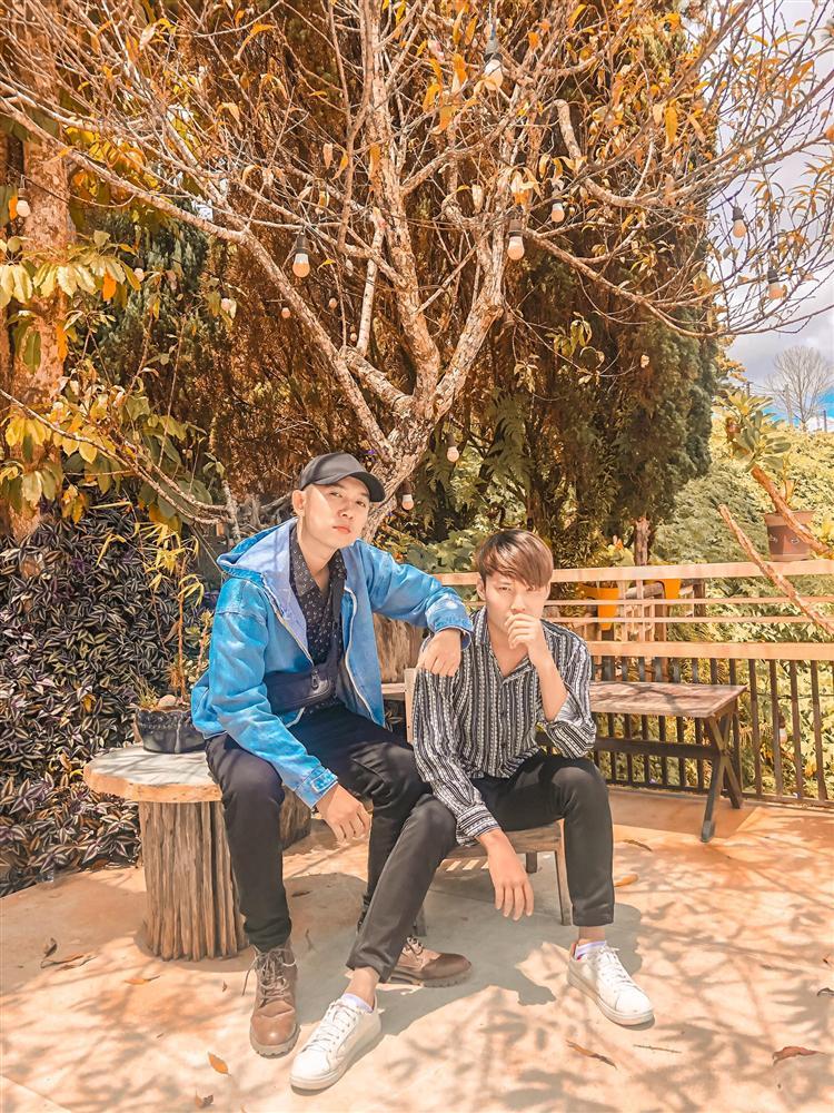 Bị hội bạn bùng kèo, 2 chàng trai cay cú quyết đi Đà Lạt cùng nhau làm bộ ảnh hài hước để trả thù-9