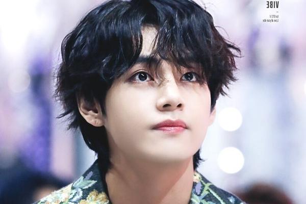Vì sao V BTS có biệt danh chàng trai quần tím và chàng trai mic xanh-12