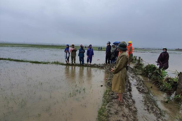 Tìm thấy thi thể bé gái 3 tuổi ở Hà Tĩnh bị lũ cuốn trôi khi chơi trước cửa nhà-1