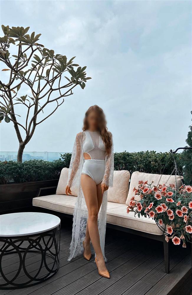 Mẫu Tây cặp kè soái ca Người Ấy Là Ai sang chảnh dù không cần khoe da thịt-12