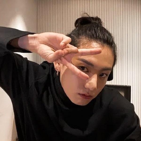 Jungkook live trực tiếp Youtube, fan hoảng hồn nín thở tưởng mỹ nhân nào đi lạc-3