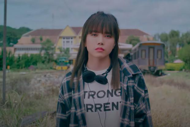 Thiều Bảo Trâm mượn áo cũ của Sơn Tùng M-TP để mặc trong MV mới?-2