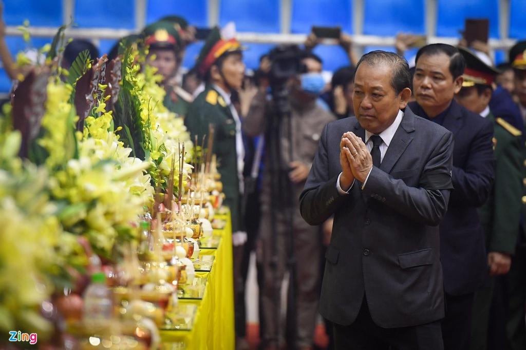 Người thân, đồng đội khóc nghẹn trong tang lễ 22 chiến sĩ bị vùi lấp ở Quảng Trị-13