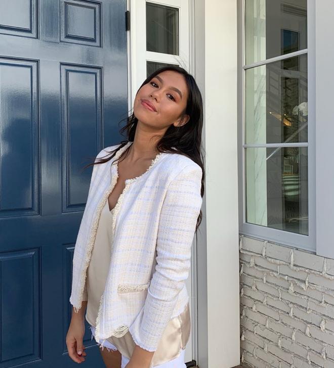 Con gái út nữ hoàng ảnh lịch Diễm My để lộ nhan sắc qua ảnh được tag-2