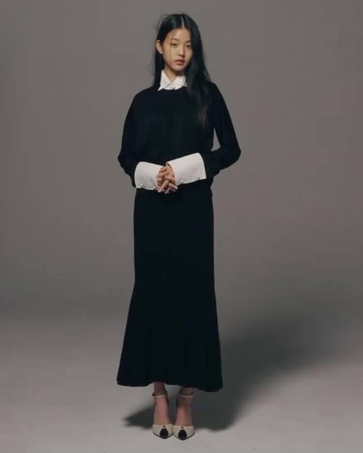 Khóc thét với tạo hình như Annabelle của búp bê sống IZ*ONE-2