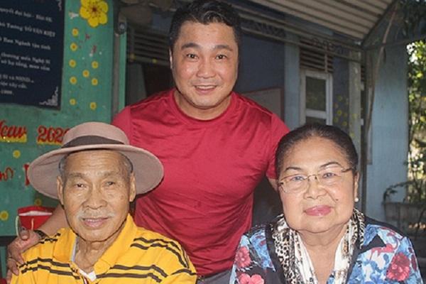 Lý Sơn, Lý Hùng khóc khi tiễn biệt NSND Lý Huỳnh-6