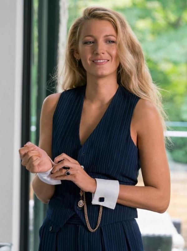 Với điện ảnh, Blake Lively tham gia nhiều bộ phim gây chú ý như hai tập của “The Sisterhood of the Traveling Pants”, “The Town” của đạo diễn Ben Affleck, “Savages” của đạo diễn Oliver Stone, “The Age of Adaline” (Sắc Đẹp Vĩnh Cửu) hay gần đây là “A Simple Favor” (Lời Thỉnh Cầu Bí Ẩn).