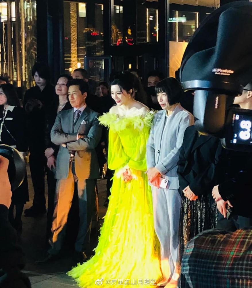 Phạm Băng Băng vừa tái xuất đã gây xôn xao khi đứng giữa 4 nhân vật quyền lực-5