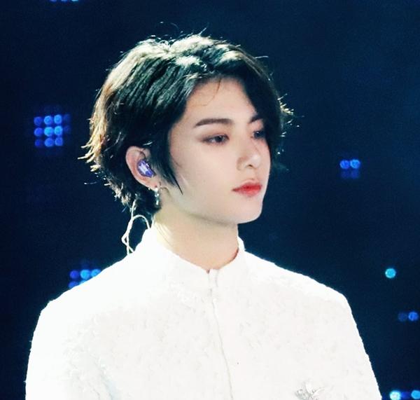 Hoàng tử rợi lệ mới của showbiz Hàn, Jungkook nên đi đóng phim thôi-3