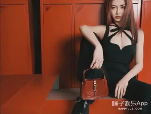 Đụng váy đàn em, người đẹp không tuổi Lâm Y Thần bị chê vừa xấu vừa quê-8