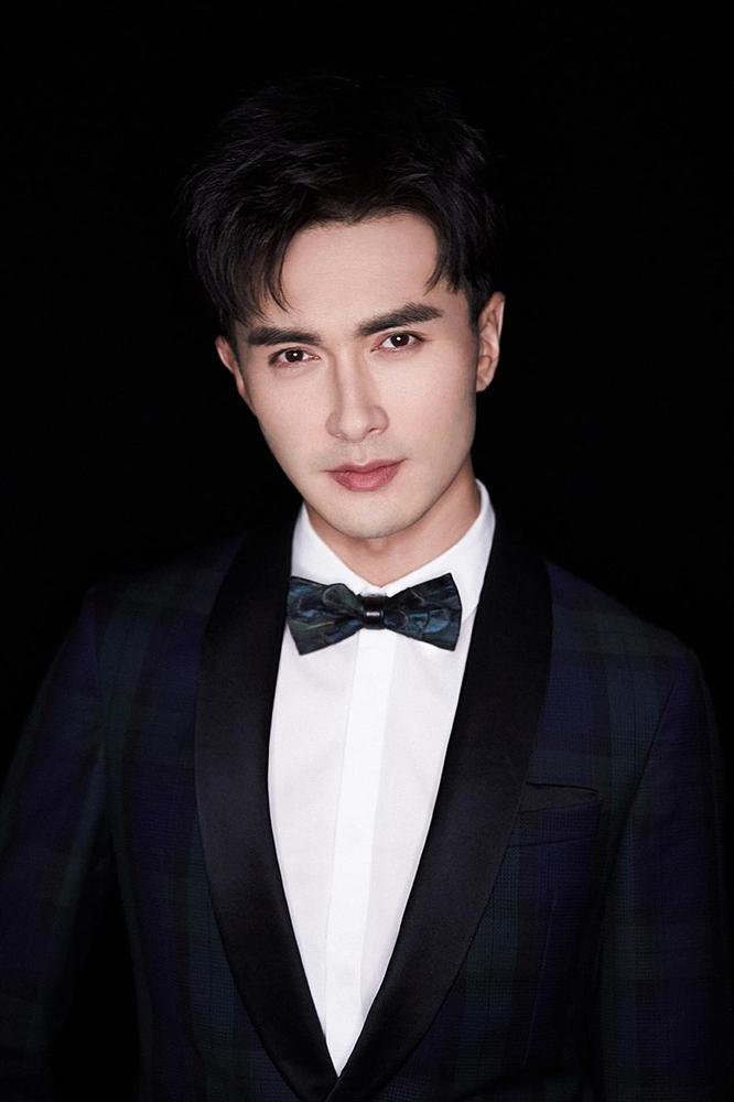 Người tình tin đồn của Địch Lệ Nhiệt Ba lộ ảnh hẹn hò-5