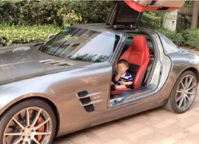 Bị chỉ trích vì lái Rolls Royce tới trường đón con, phụ huynh đáp trả tất cả câm nín-2