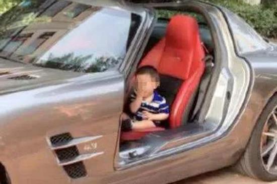 Bị chỉ trích vì lái Rolls Royce tới trường đón con, phụ huynh đáp trả tất cả 'câm nín'