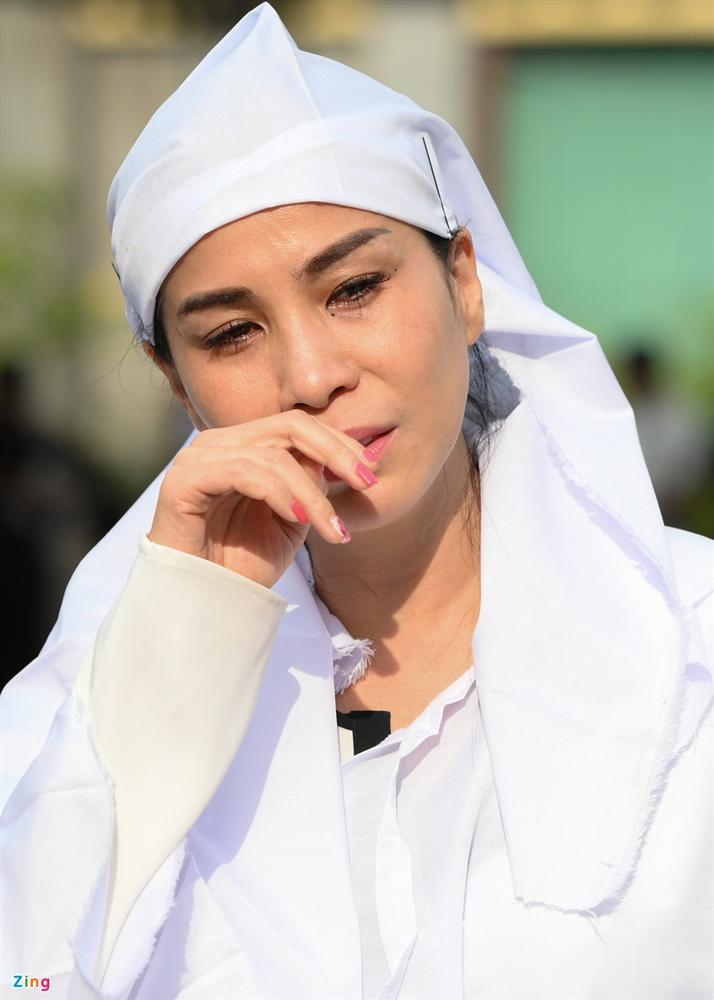 Việt Trinh, Giáng My khóc trong tang lễ NSND Lý Huỳnh-3