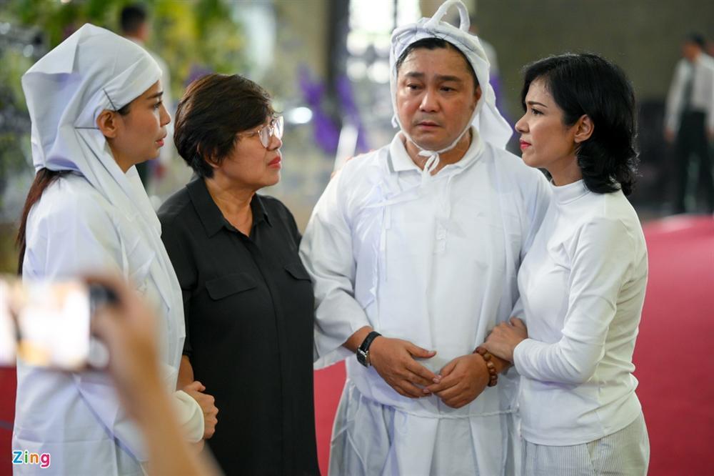 Việt Trinh, Giáng My khóc trong tang lễ NSND Lý Huỳnh-5