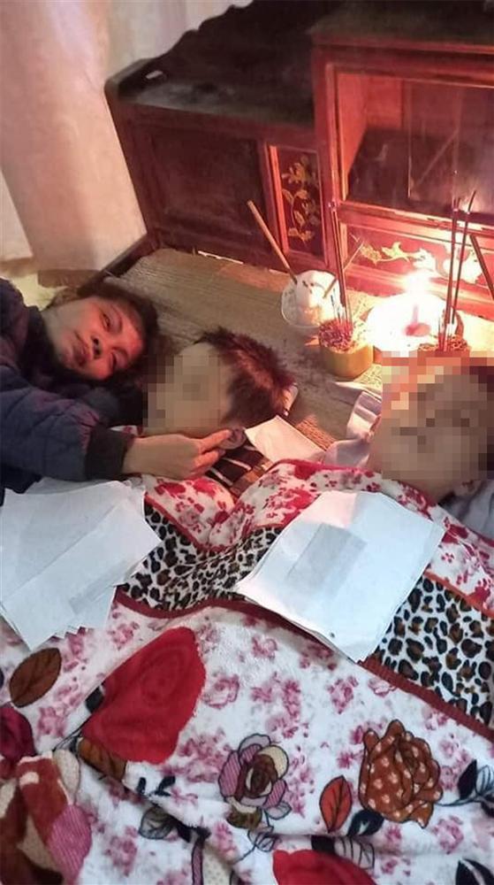 Cùng lúc mất 2 con trai do lũ cuốn, người mẹ khóc cạn nước mắt, khó trụ nổi-1