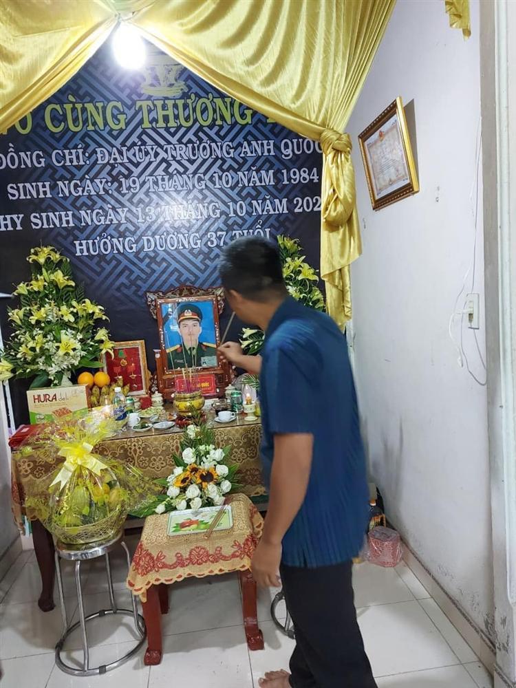 Hương Giang - Matt Liu âm thầm đến lễ tang chiến sĩ hy sinh ở Rào Trăng 3-1