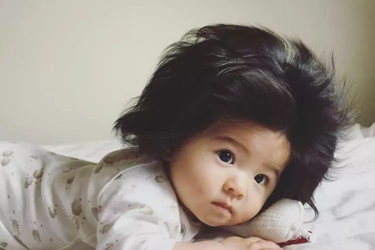 Cô bé tóc xù nổi đình đám MXH 2 năm trước giờ có cuộc sống ra sao?-1