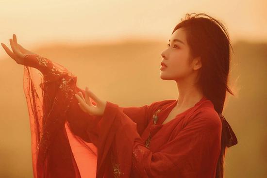 Chuyện 12 cung Hoàng đạo: Bọ Cạp thà yêu hết lòng rồi chấp nhận đau khổ