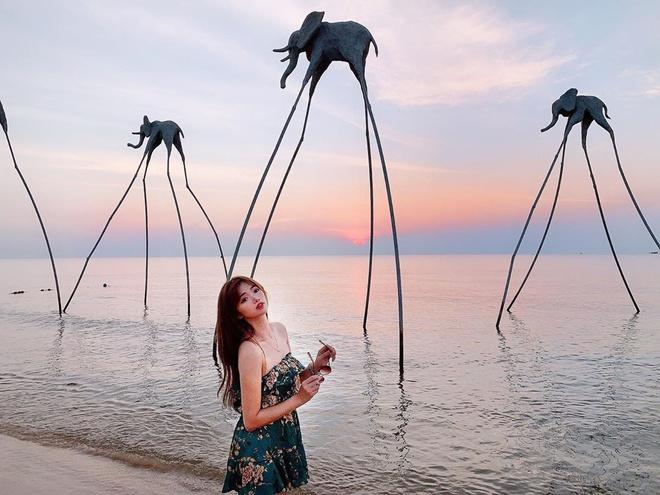 Chuyi là người yêu thích du lịch. Cô có cơ hội đến nhiều nước trong các chuyến lưu diễn hoặc đi chơi cùng bạn bè. Để giữ được vóc dáng chuẩn, cô tập nhiều môn thể thao kết hợp với yoga.