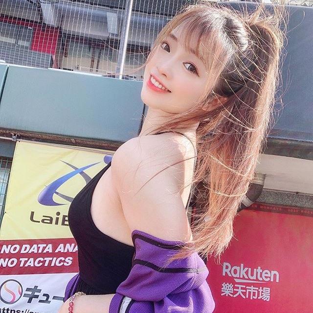 Sau khi chương trình phát sóng, nhiều dân mạng đã để lại bình luận tích cực trước sự cởi mở, thoải mái của các cô gái. Đa số ý kiến nhận xét dù không có nhan sắc lung linh như trên mạng song mặt mộc của Chuyi và các khách mời đều khá tươi tắn.