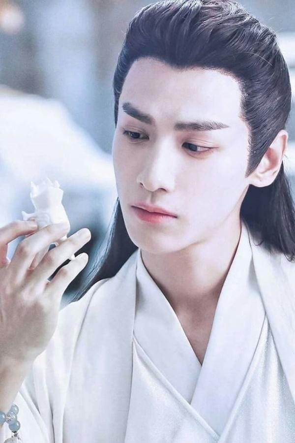 La Vân Hi: soái ca ngôn tình bị cấm hẹn hò trong 5 năm-3