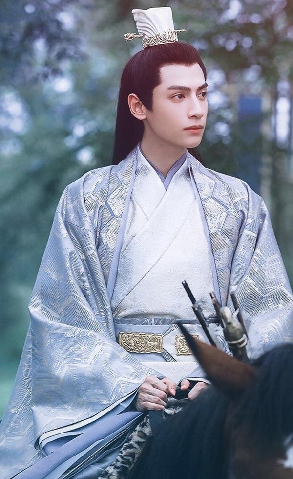 La Vân Hi: soái ca ngôn tình bị cấm hẹn hò trong 5 năm-4