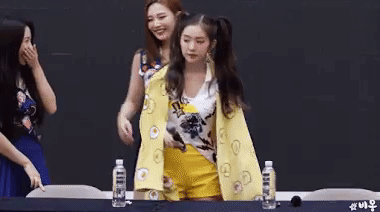 Irene bị lục lại bằng chứng cho thấy tích cách khó ưa, fan meeting online sắp tới của Red Velvet cũng rơi vào tình trạng đóng băng-4