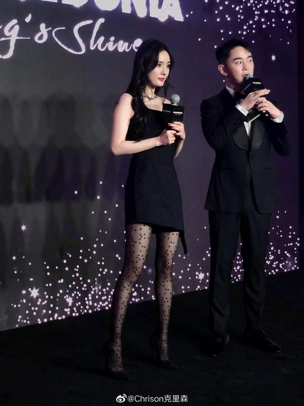 Dân tình náo loạn vì Dương Mịch ở sự kiện: Visual chẳng cần PTS đã đỉnh, xem tới ảnh đôi chân siêu thực còn choáng hơn-5