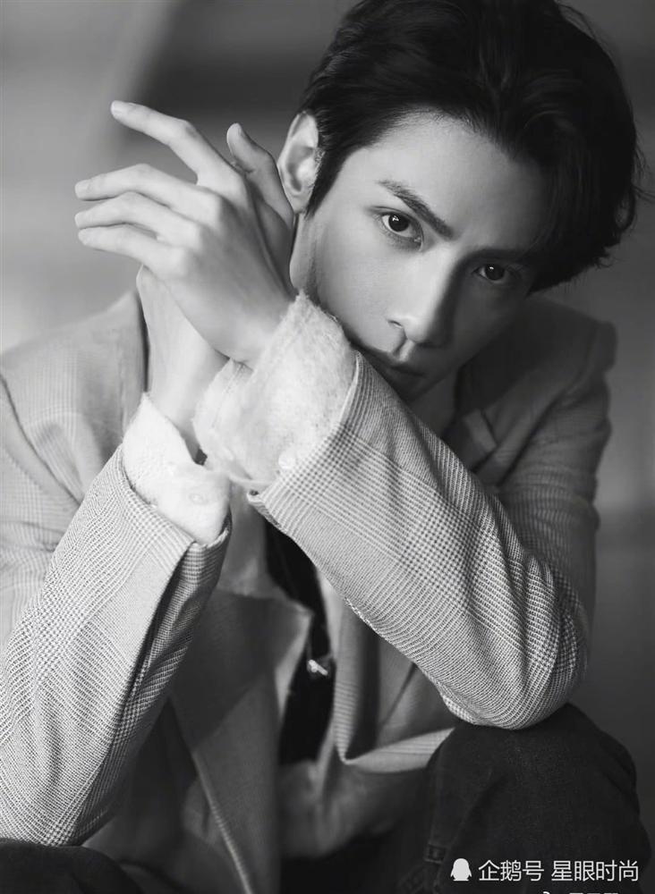 La Vân Hi: soái ca ngôn tình bị cấm hẹn hò trong 5 năm-1