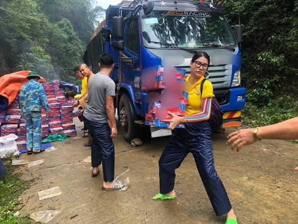 Cháy hàng mẫu balo bình dân của Thủy Tiên và loạt nghệ sĩ cứu trợ lũ lụt-7