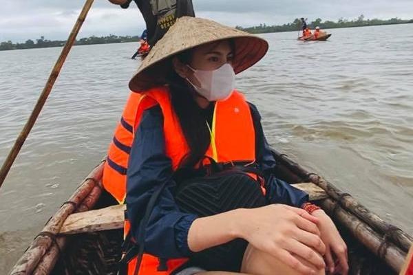 Thủy Tiên nhận 150 tỷ cứu trợ miền Trung, nói như muối bỏ bể-4