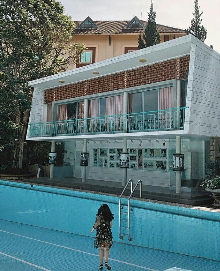 Phát hiện background bể bơi cạn nước đậm chất điện ảnh ngay giữa trung tâm Đà Lạt-2