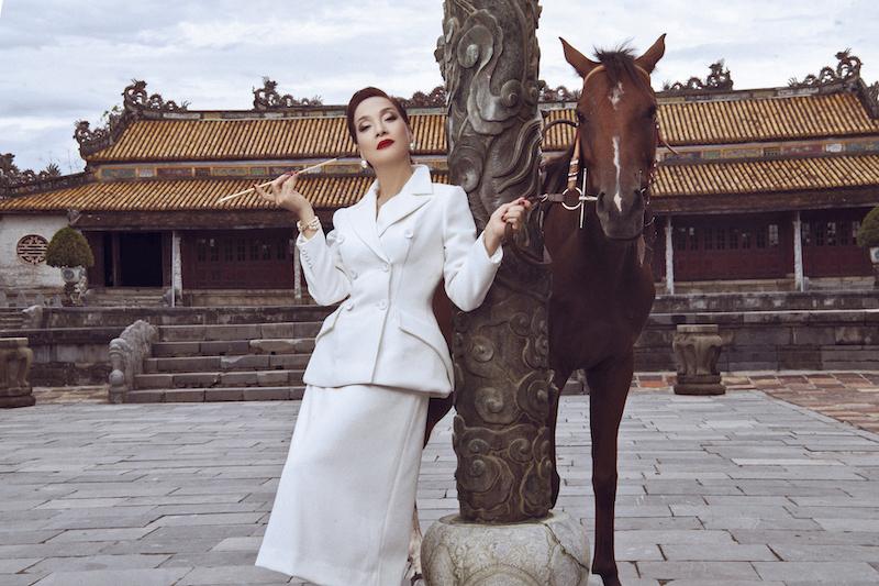 NSND Lê Khanh quấn băng keo kín chân để học catwalk-6