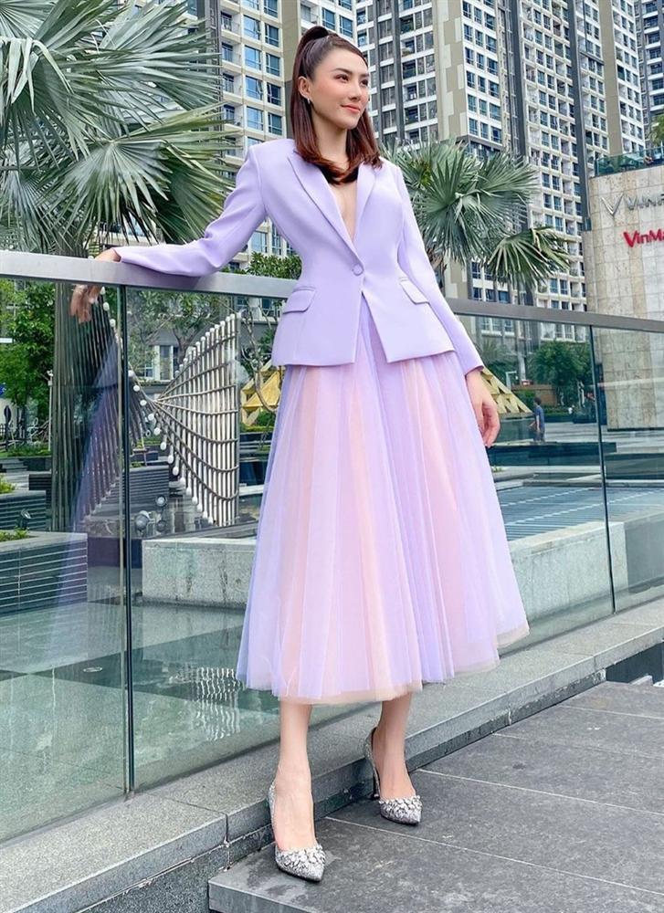 Ngọc Trinh diện quần vảy sơn ngầu đét - Hà Tăng tối giản vẫn sang tuyệt đối-5